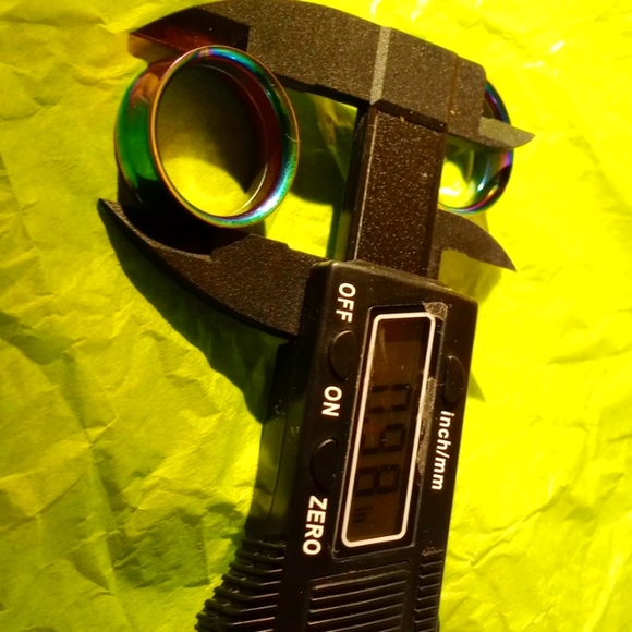 RAINBOW STAINLESS STEEL SCREW BACK TUNNELS - Picture 4 of 5